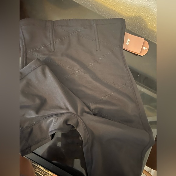 KLVEE TUMMY TARGETING SIZE 2XL. New and size M black - Picture 12 of 12